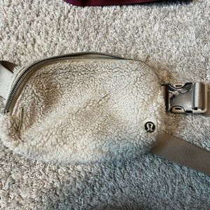 Lululemon Everywhere Sherpa Belt Bag 1L
